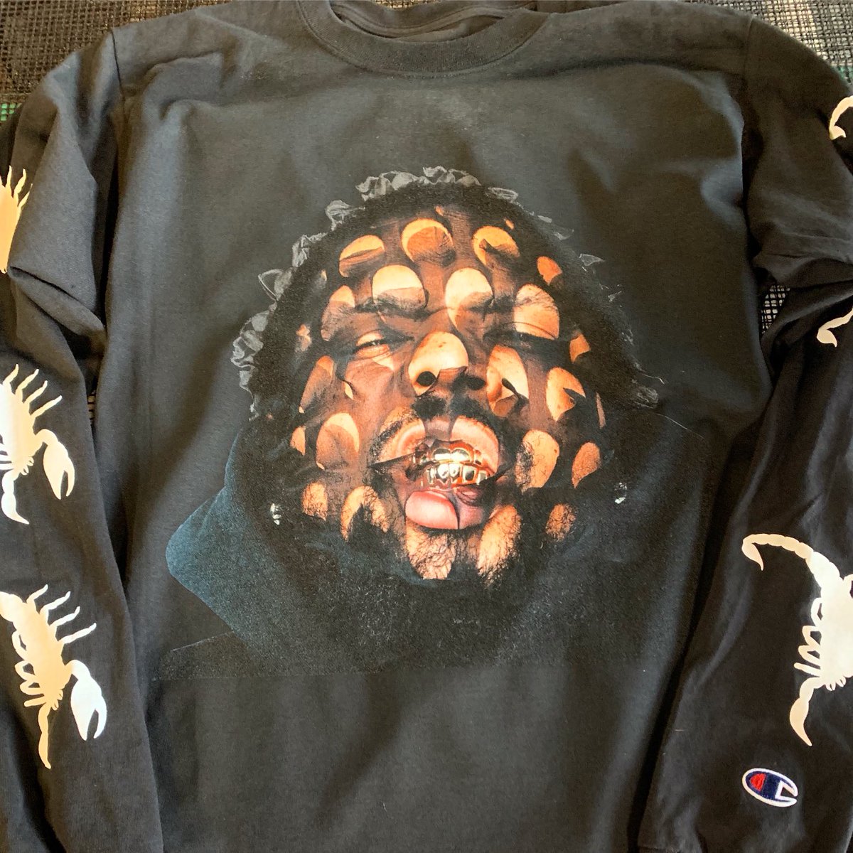 WESTSIDEGUNN's tweet photo. Fresh Still on the Press!!!! https://t.co/n8TCuGPc08 this FRI NOON est. 🦂⚖️🐐🔥🔥 #GXFR #HWH8 #ICON #CULTURE #FLYGOD #SIDEA #Fashion https://t.co/6403JPv7IX