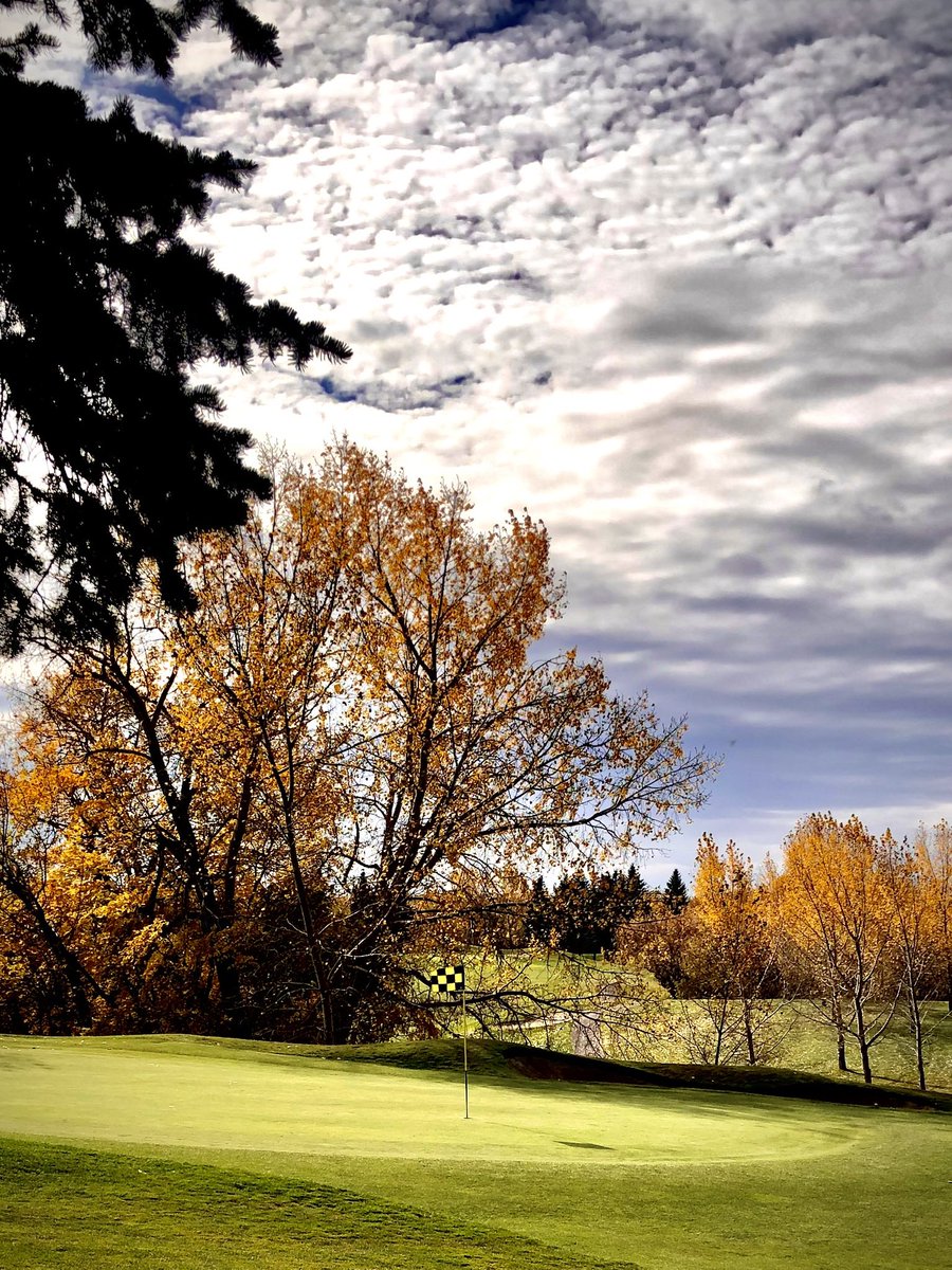 ranchgolfcourse's tweet photo. Score Golf Magazine ranked @ranchgolfcourse as the course offering the best value in Edmonton, 2nd best in Alberta &amp; 30th best in Canada. Starting October 4th, our low season rates kick in until we close. The incredible value we offer gets even better! https://t.co/HliH0t3RlD