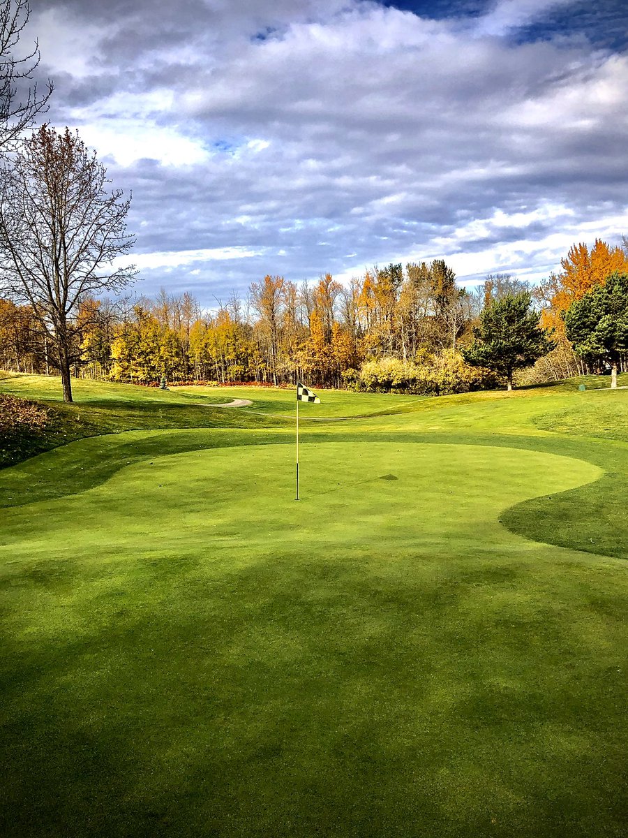 ranchgolfcourse's tweet photo. Score Golf Magazine ranked @ranchgolfcourse as the course offering the best value in Edmonton, 2nd best in Alberta &amp; 30th best in Canada. Starting October 4th, our low season rates kick in until we close. The incredible value we offer gets even better! https://t.co/HliH0t3RlD