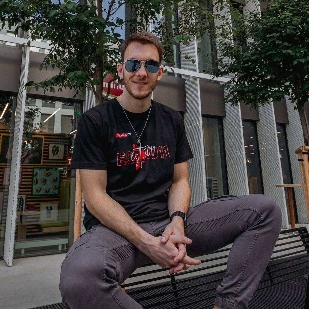 RealGeekShop's tweet photo. Jsou to teprve 2 dny od spuštění Housovy limitky a Vám se podařilo vyprodat všechny 1M SUB club boxy. 😯
Wow! Děkujeme za podporu. 💛
Ostatní produkty si můžeš stále pořídit ještě 5 dní! 🔥
.
.
#house #housebox #realgeek #realgeekcz #rg #limited #1milion https://t.co/rgDqALNlow