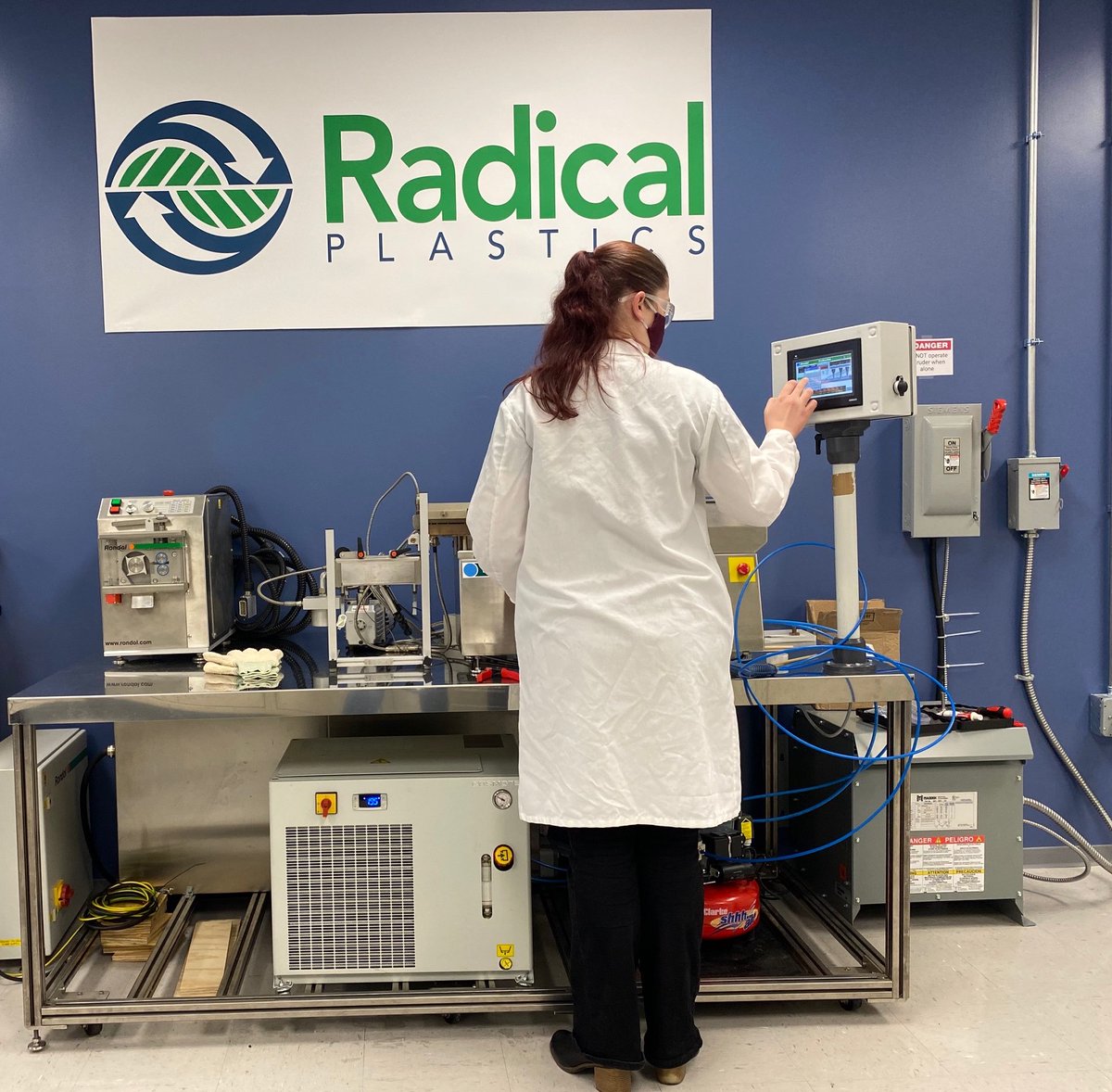 RadicalPlastics's tweet photo. We are hiring! Full-time #jobopening for a Chemical / Polymer Lab Technician. This is an excellent opportunity for someone who wants to transform the plastics industry. We are committed to making a meaningful contribution to the battle against plastic pollution. #boston #career https://t.co/9m25fwGspv