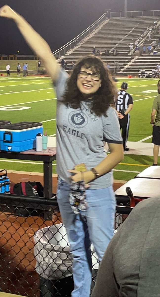 megansnook3's tweet photo. Natalie cheers Bc we’re gonna win 🥳 #bob21 #vehs @VictoriaISD https://t.co/RunY70dxk0
