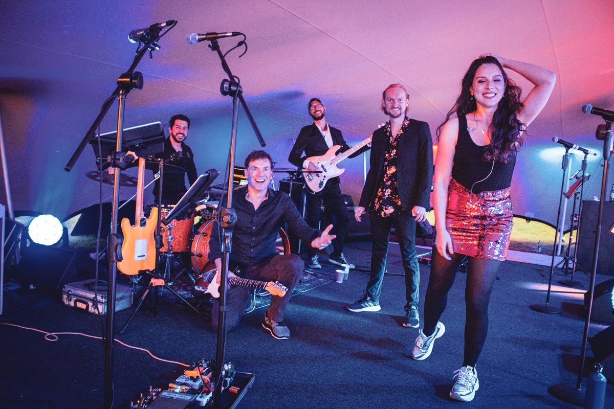bandeoke's tweet photo. In excited anticipation of our guest singers for Red Bull's staff summer party – and such a luscious setting 🤟🤩😄 @wl_resort

See our blog post:
https://t.co/YHdg0SKou8 

#bandeoke #bandaoke #livebandkaraoke #bandeokeexperience #summerparty #bandioke #CorporateEntertainment https://t.co/9vnGVwipT9