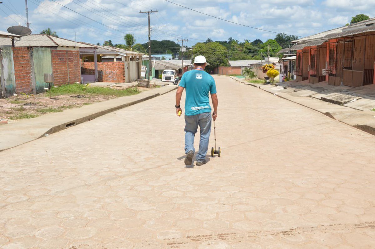 DefesaGovBr's tweet image. #ProgramaCalhaNorte | Nesta quarta-feira (29), comitiva do Programa Calha Norte (PCN), do @DefesaGovBr, inspecionou obra de implantação e modernização de campo de futebol, e pavimentação de rua, em Porto Grande, no Amapá.