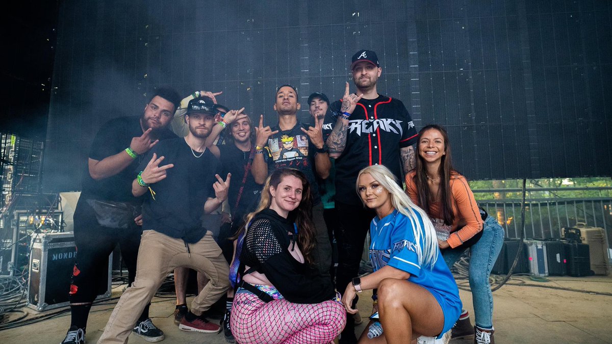 gridlockmgmt's tweet photo. The gang goes to dubstep Disneyland #gridlockd https://t.co/4leQKCcObS