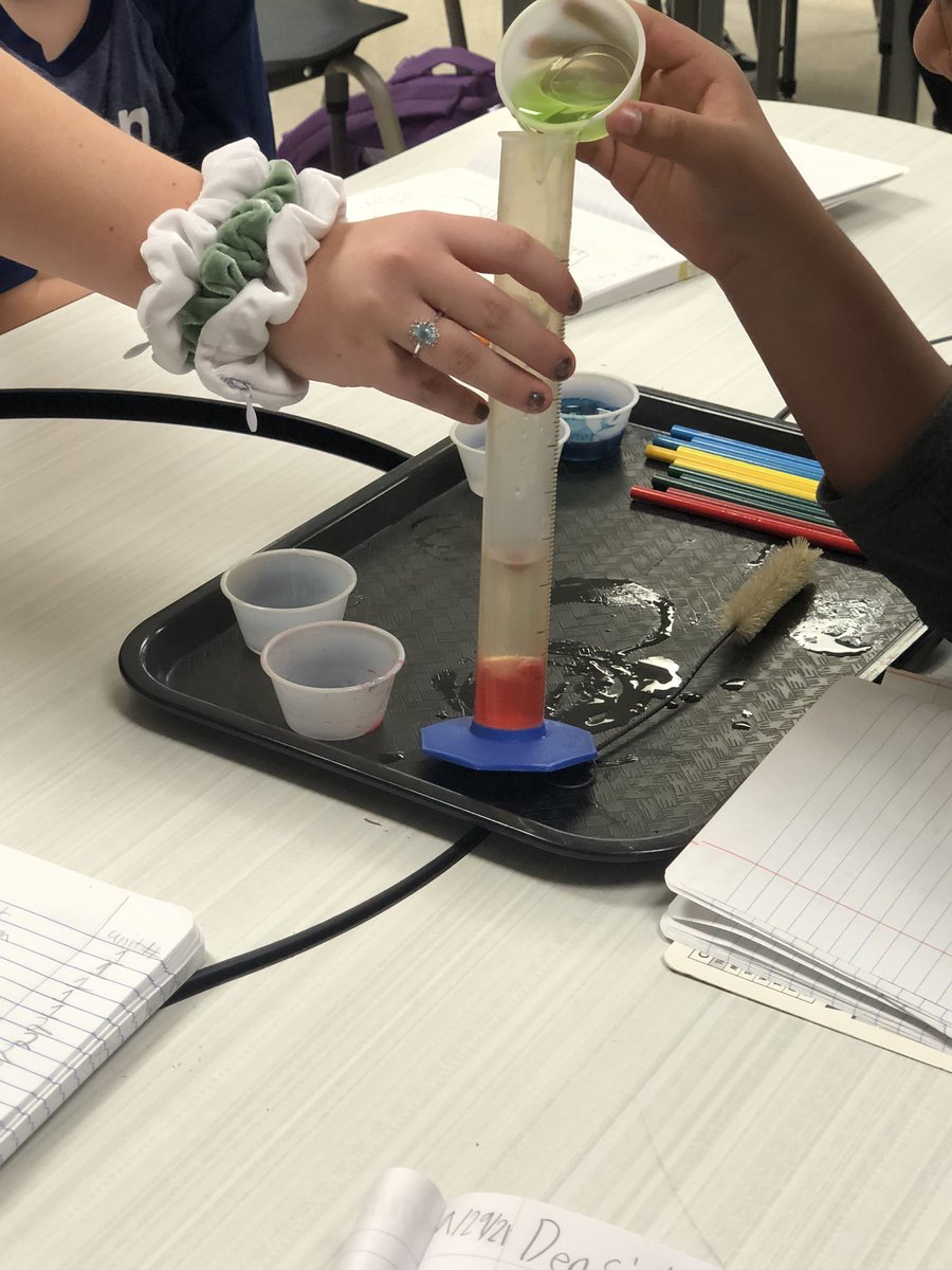 Density lab with Miss <a href="/IzziWaters/">Izzi Waters</a> <a href="/PrairieViewES/">Prairie View Elem</a> Lots of discoveries here! @EHSTeachTrain