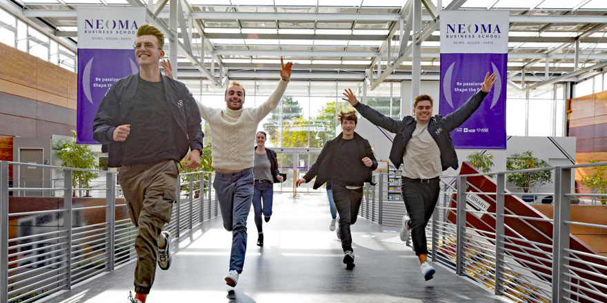 NEOMAbs's tweet image. #150yearsofpassion

"Une école presque aussi connue à #Reims que la cathédrale" 
@UnionArdennais aussi fête nos 150 ans ! 
🎂 🎂 🎂 
bit.ly/3F1M6WJ