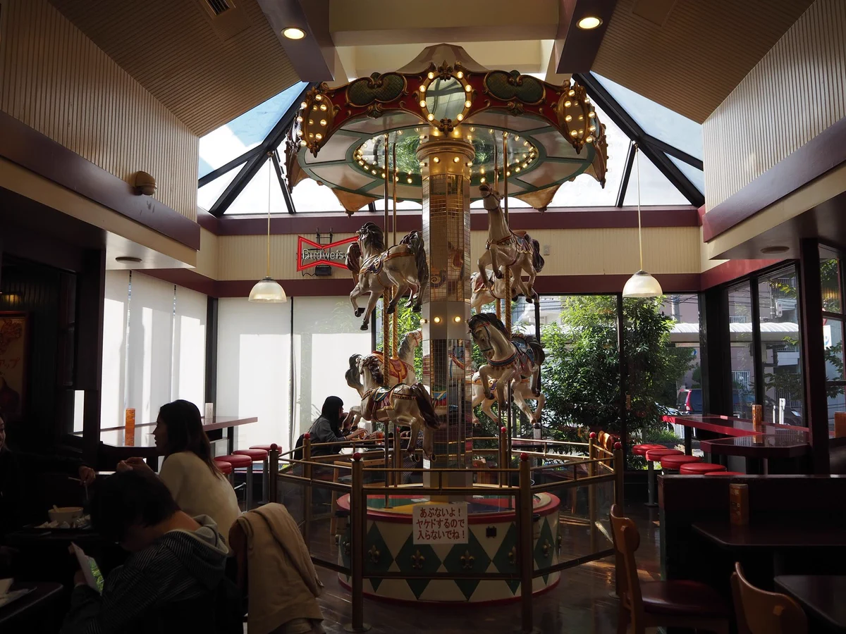 残すところあと3店舗！かつては全国のミスドにあったメリーゴーラウンド！！
