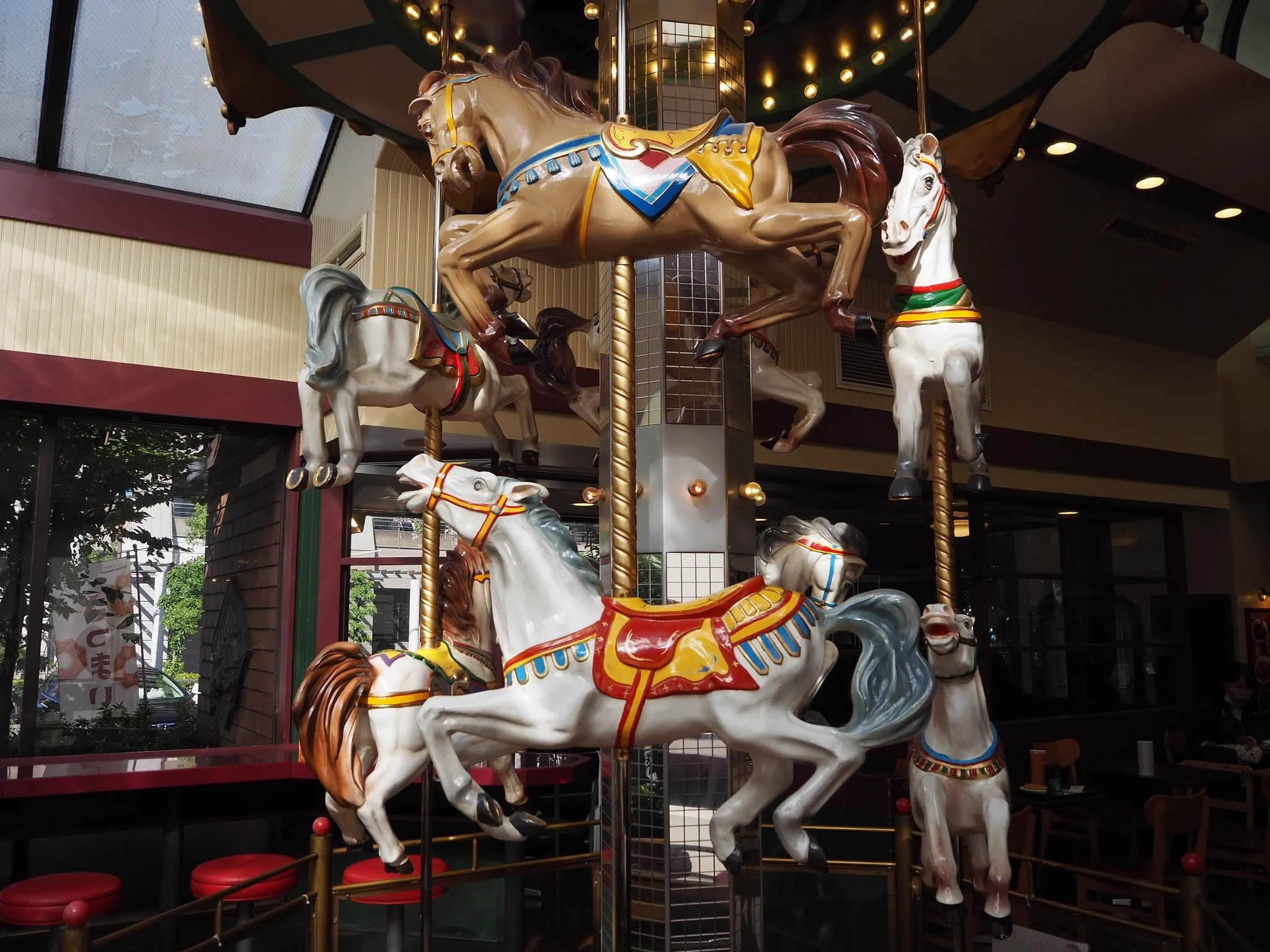 残すところあと3店舗！かつては全国のミスドにあったメリーゴーラウンド！！