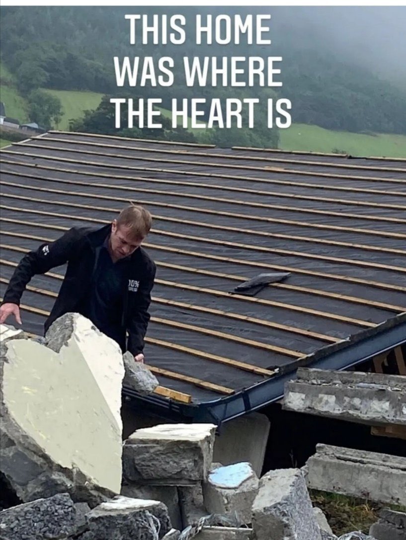 When I seen this I cried, if there was ever a sign of what is being ripped out of each and every one of our lives this is it 💔 We are not to blame, we are the people who will be displaced, we want our hearts, minds and homes fixed 😔<a href="/DarraghOBrienTD/">Darragh O'Brien</a> <a href="/PaddyDiver4/">Paddy Diver</a> #micaredress