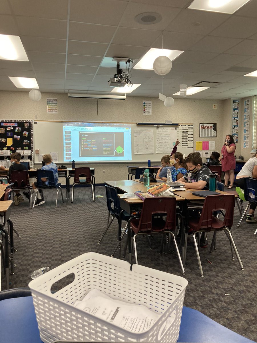 GoldPrincipal5's tweet photo. Students taking ownership of their learning in Mrs. Wilson’s 4th grade math class!! Great discussions! 
@DELC_Gold 
@StrubeSusan 
@Steph_Hofer 
@NIETteach https://t.co/SiuQBm38rQ