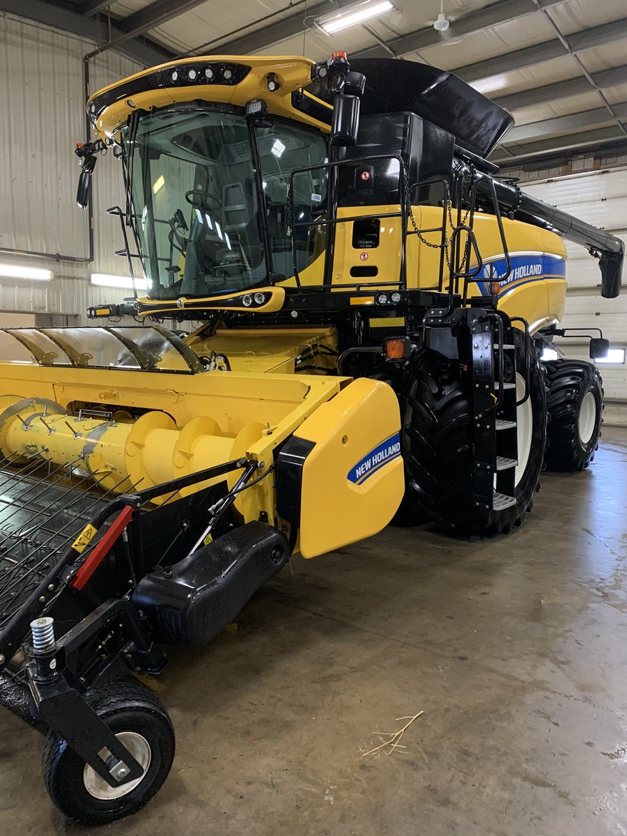 🚨This needs to find a new home. 🚨2019 CX8.80 568E/407T hours 790CP pickup led lights reverser 372 auto guidance 620/70duals 350bu tank auger ext fridge BLOWOUT at $395k $1000 to anyone assisting or RT in a sale! Won’t find cheaper