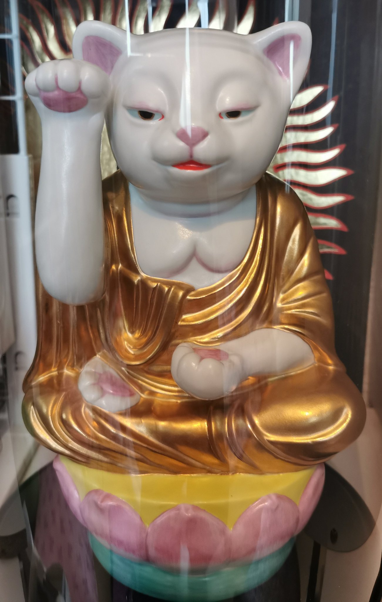横尾忠則作　招き猫　陶器 横尾忠則 – 福を呼ぶ 招き猫美術館