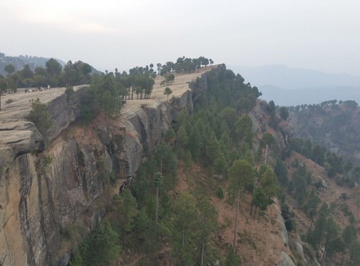 Advpakistan1's tweet photo. Panjpeer Rocks
#PanjpeerRocks is a #touristattraction. It is located in Union Council #Narar of Tehsil #Kahuta, about 70 km away from the #capital #Islamabad. It is a #beautiful and eye catching #Hillstation with #majestic and #mesmerising #views of Tehsil #KotliSattian. https://t.co/VMrmp2WEJ3