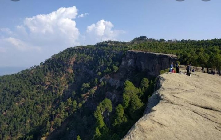 Advpakistan1's tweet photo. Panjpeer Rocks
#PanjpeerRocks is a #touristattraction. It is located in Union Council #Narar of Tehsil #Kahuta, about 70 km away from the #capital #Islamabad. It is a #beautiful and eye catching #Hillstation with #majestic and #mesmerising #views of Tehsil #KotliSattian. https://t.co/VMrmp2WEJ3