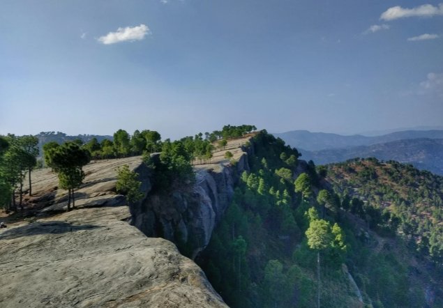 Advpakistan1's tweet photo. Panjpeer Rocks
#PanjpeerRocks is a #touristattraction. It is located in Union Council #Narar of Tehsil #Kahuta, about 70 km away from the #capital #Islamabad. It is a #beautiful and eye catching #Hillstation with #majestic and #mesmerising #views of Tehsil #KotliSattian. https://t.co/VMrmp2WEJ3