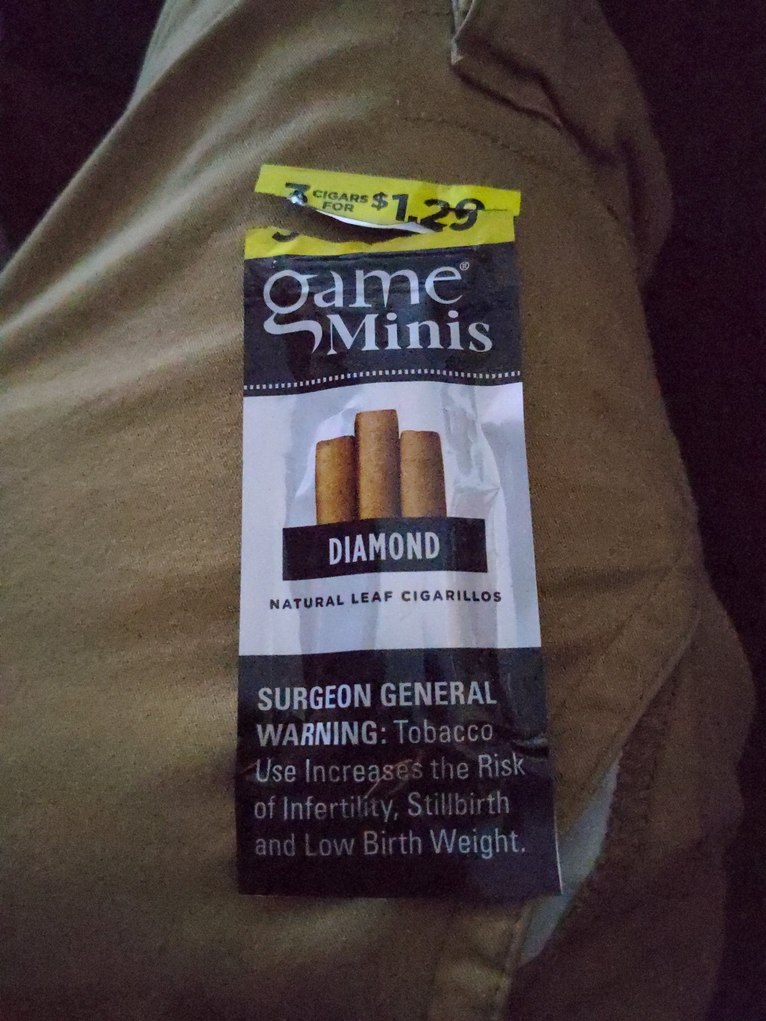 tf i'm suppose to do with this nigga handed me some minis https://t.co/0YB1yW9cYX