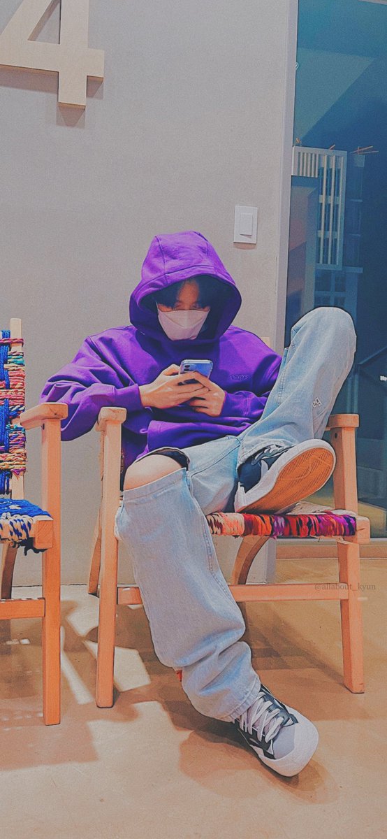 Opheatiny's tweet photo. Purple in My phone ☺😅 💜💜💜 #MONSTAX #MONSTA__X https://t.co/dLEJkMdK4g