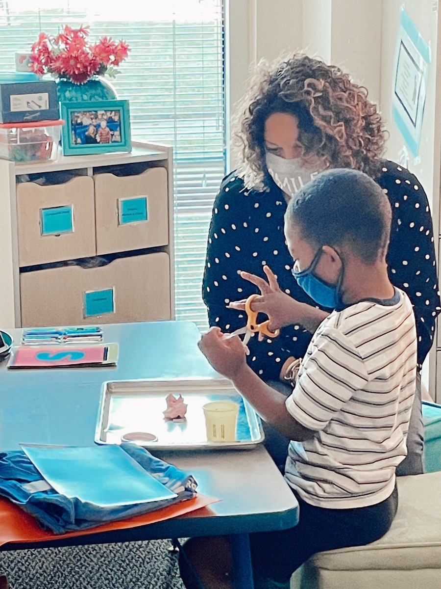 RCPS_EarlyLearn's tweet photo. 1:1 Lesson with Mrs. Everhart.
#parenteducators #support #pat #worldclassteachers https://t.co/l5M3EkVfjT