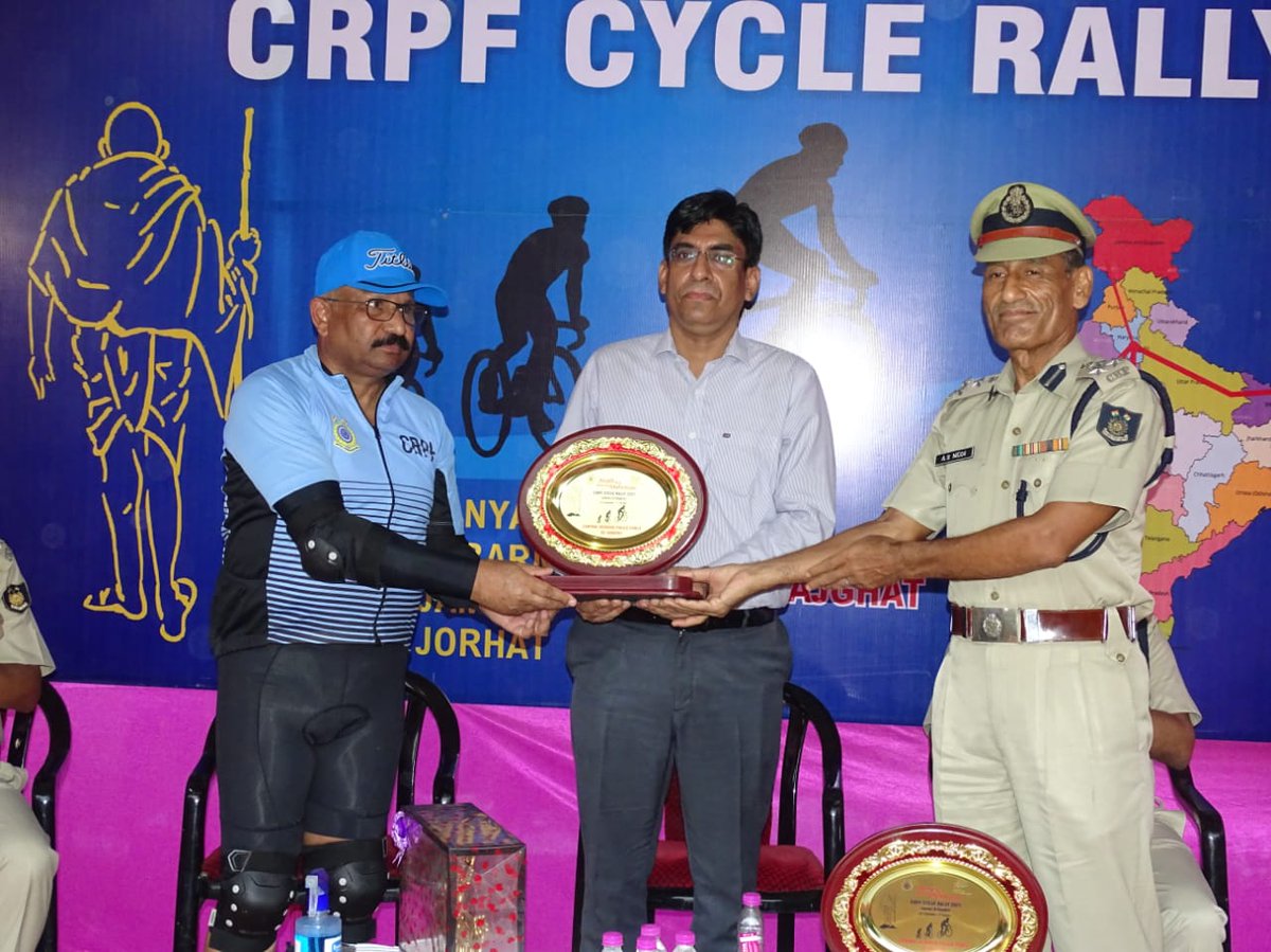 jammusector's tweet photo. #AzadiKaAmritMahotsav
#CRPF_CycleRally #JammuToRajghatDelhi Glimpse of felicitation ceremony at Sirhind,Fatehgarh Sahib, #13Bn,#Ambala #Kurukshetra ( Haryana) https://t.co/hZWVyZK7Ld