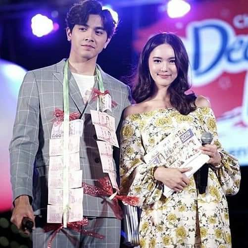 PonBuaPICS's tweet photo. PonBua💜❤️💛
#พราวมุก #praomook
#เลิฟดราม่า #ช่อง3กด33 #ภณบัว #ponbua #บัวนลินทิพย์ #ภณณวัสน์ #pon_nawasch #buanalinthip https://t.co/uRWMcDp3z9