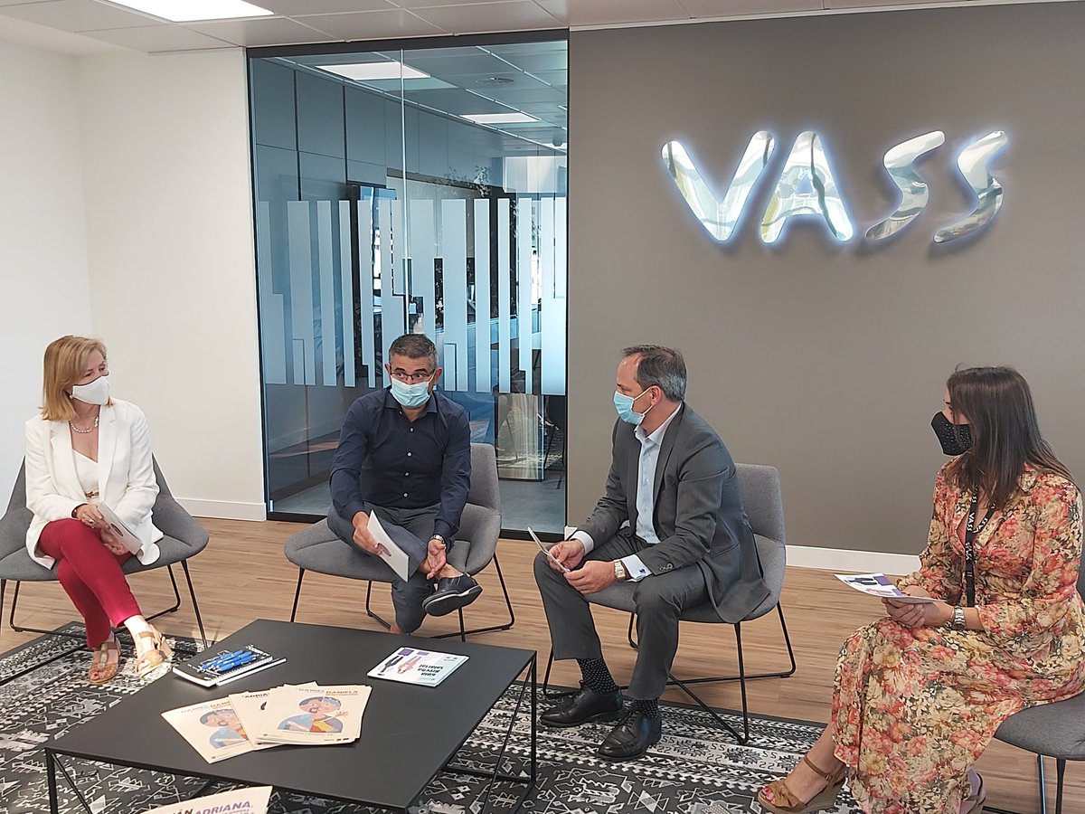 R_sanchezacera's tweet photo. 🔝Una Guía que hemos presentado en @GrupoVASS, empresa referente en #Alcobendas por sus buenas prácticas laborales, de conciliación e igualdad. https://t.co/wHgfjRuns9