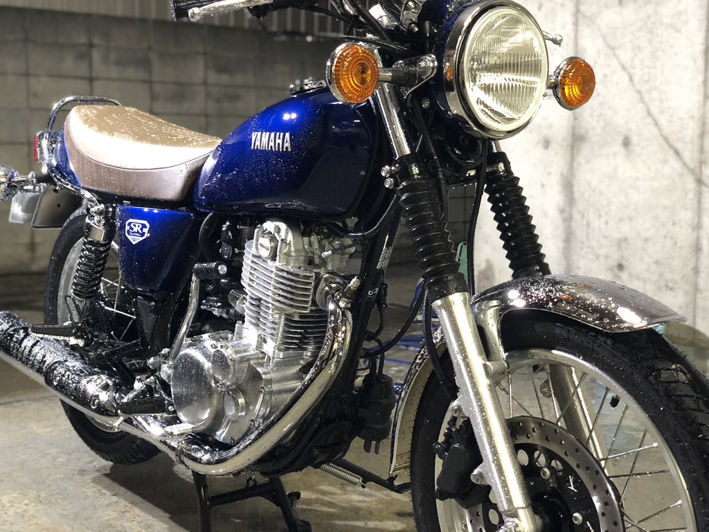 犬村 真 バイクライフコーディネーター 明日のcr 1ガラスコーティングの下準備が完了 明日は何の日か知ってますか 月末 交通安全運動最終日 緊急事態宣言最終日 みんなあってますが 明日で43年間生産し続けたsr400の生産が終わる日 明日は工場