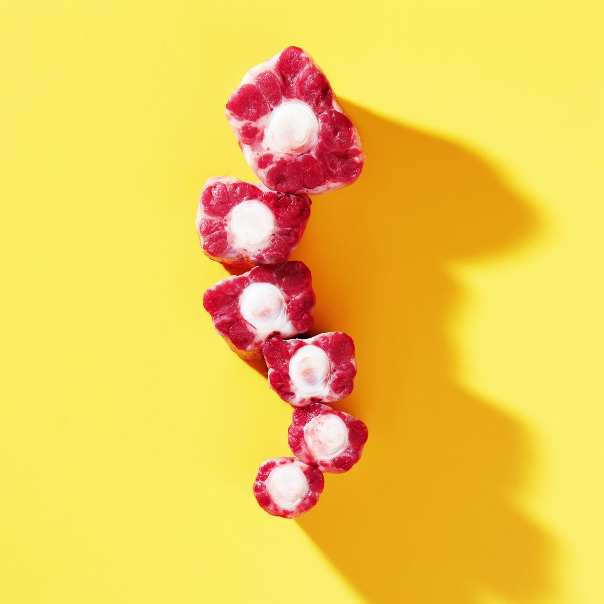 carnedelafinca's tweet photo. ¿Quieres superar los guisos de toda la vida de mamá o de la abuela? Difícil, ¿no? 🤔 Pues vamos a darte un truco. El elemento estrella de tu plato👌🏼🤩

¡El #rabodeternera de La Finca! https://t.co/gf04O9bqVi