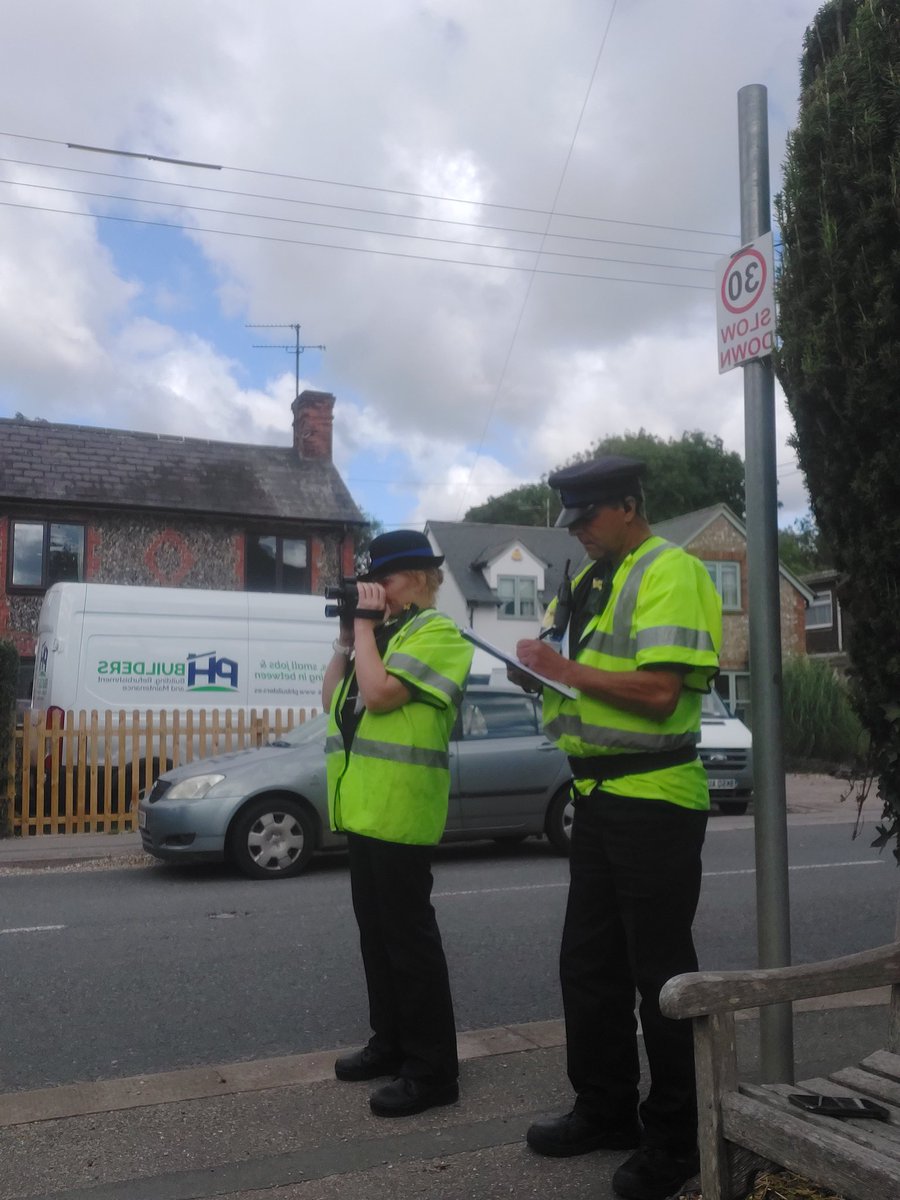 Another day another location; #Speed checks conducted in @Sturmer 🎥
Monitored 100 vehicles, with the highest speed 34mph. 98% of vehicles stuck to the limit.  This was a lunch time check...will try again one evening. 
#yousaidwedid #protectingandservingessex