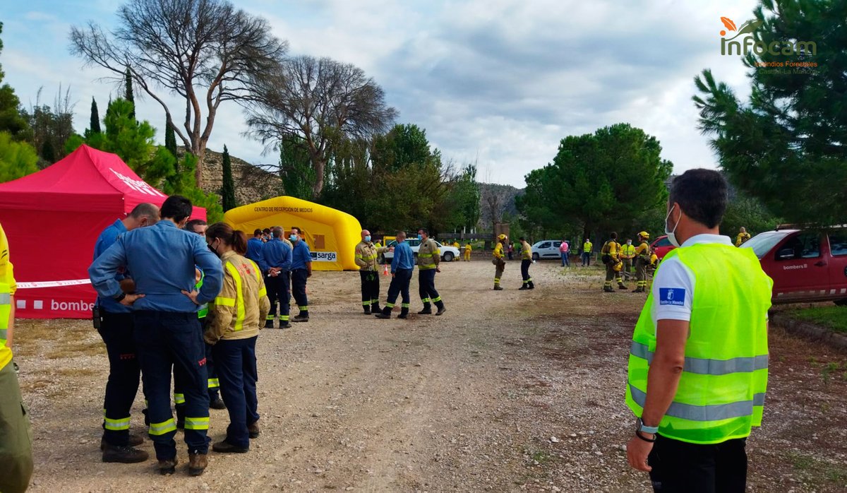 Plan_INFOCAM's tweet photo. Efectivos del @Plan_INFOCAM de @gobjccm participan como observadores y evaluadores en el #EjercicioConjuntoIIFF #EBRO  coordinado y realizado por @mitecogob @IIFFAragon  @bomberscat  #IIFF #IIFFAragón dentro del #ProgramaNacIIFF 🔥🌲 https://t.co/zgWUeZ2LBN