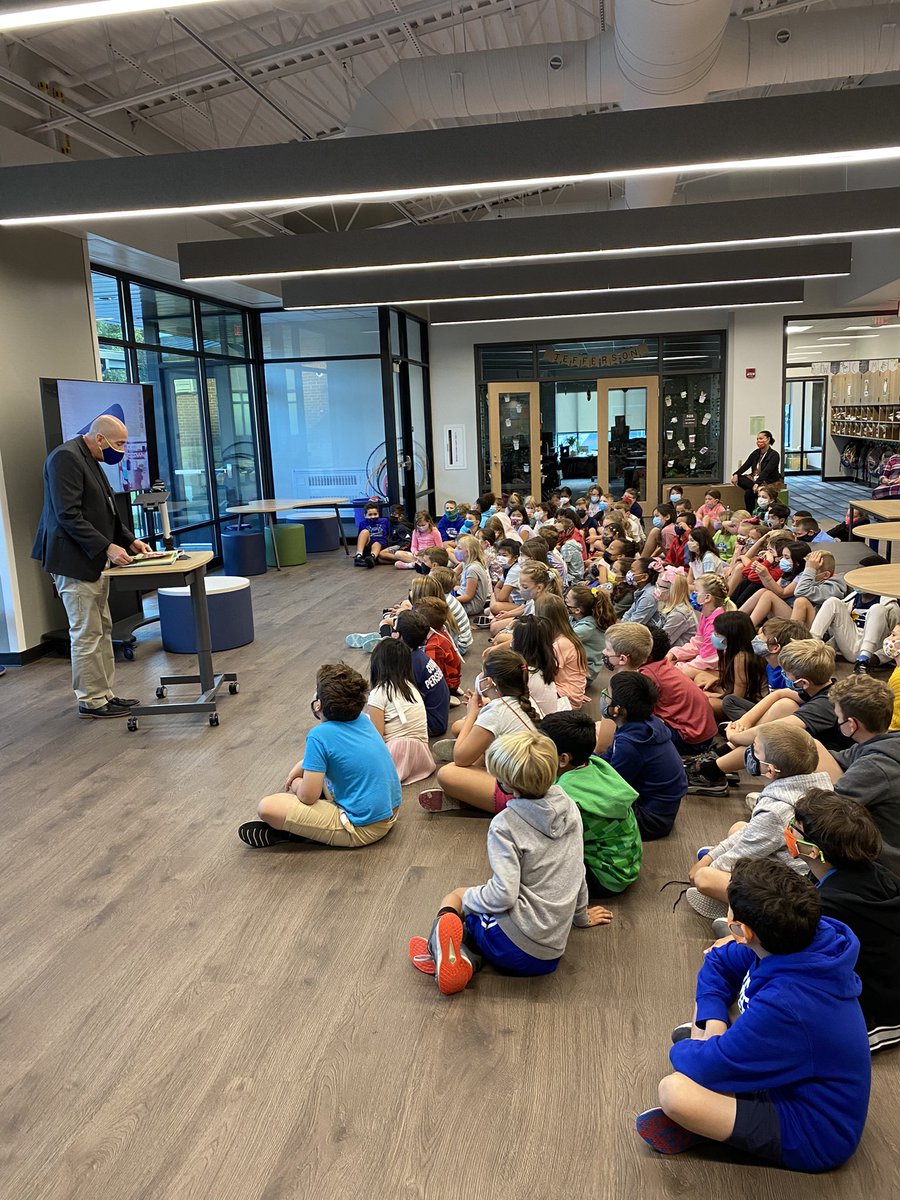 TheMoyerMighty's tweet photo. We had a special guest reader in third grade today! Thank you to Dr. B for stopping in and reading to us for Latinx and Hispanic Heritage Month. @myccs @CCE_Comets @DrBeresford @ClayCenterPTO https://t.co/5T8BKpIER6