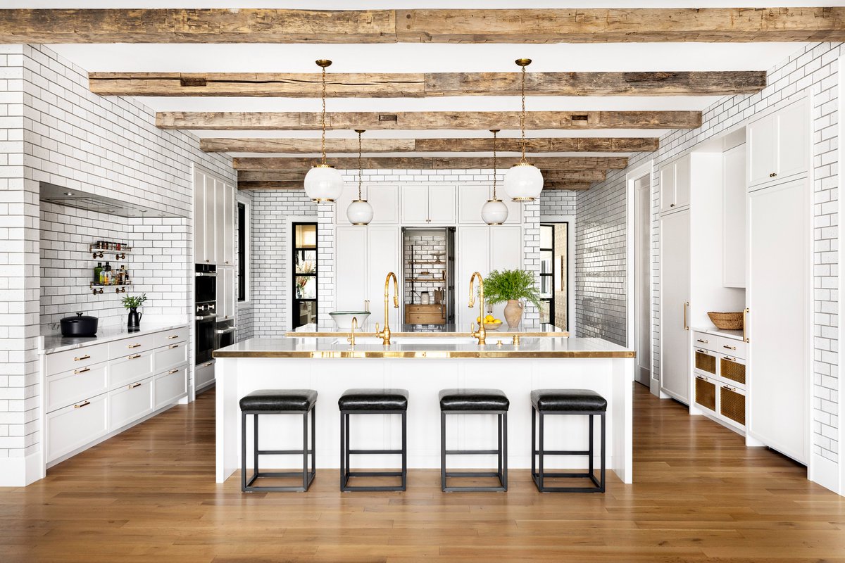 NateBerkus's tweet photo. This beautiful subway tiled kitchen with gold accent details epitomizes a clean design with a personal feel. #NateBerkusAssociates #EdinaResidence project. 📷 by @spacecrafting. #LBGforNBA https://t.co/587STdtGuc