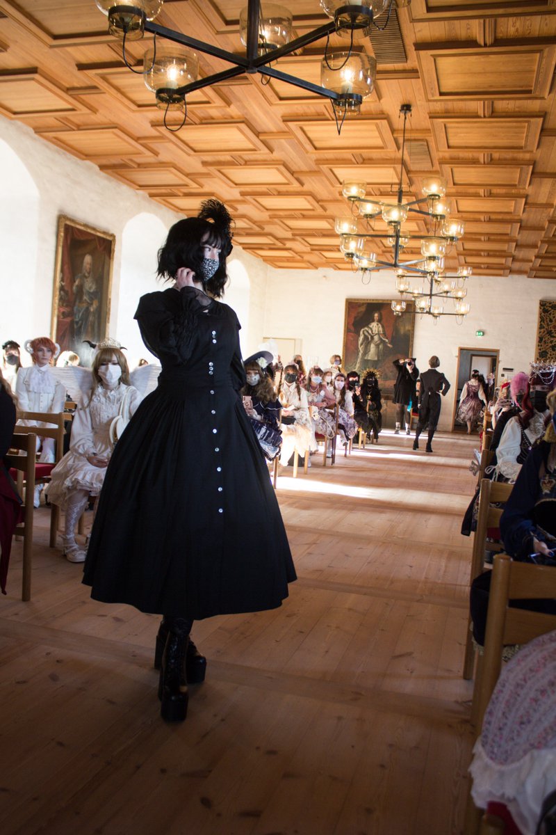 JaMESuomi's tweet photo. Lolitamuotiin keskittyvää Domus Reginae -tapahtumaa vietettiin viime viikonloppuna Turun linnan arvokkaassa ympäristössä.

Tässä muutama esimerkki lauantain päätapahtuman pukuloistosta – katso lisää sivustoltamme: https://t.co/zn31L6j1rt

📷: Meri Lindeman https://t.co/ZsXDoQrxsc