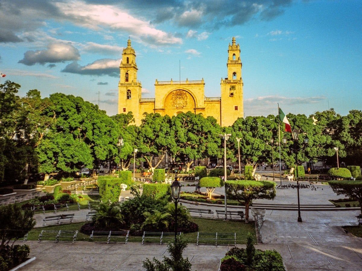 HaphazardTravlr's tweet photo. Looking for winter getaway ideas? Explore museums, Mayan ruins, fantastic cuisine, cenotes and beaches from the culture capital of Merida, Mexico 🌞 #travel #mexico #merida https://t.co/x1oLaM4cjW https://t.co/sN32hdJLhu