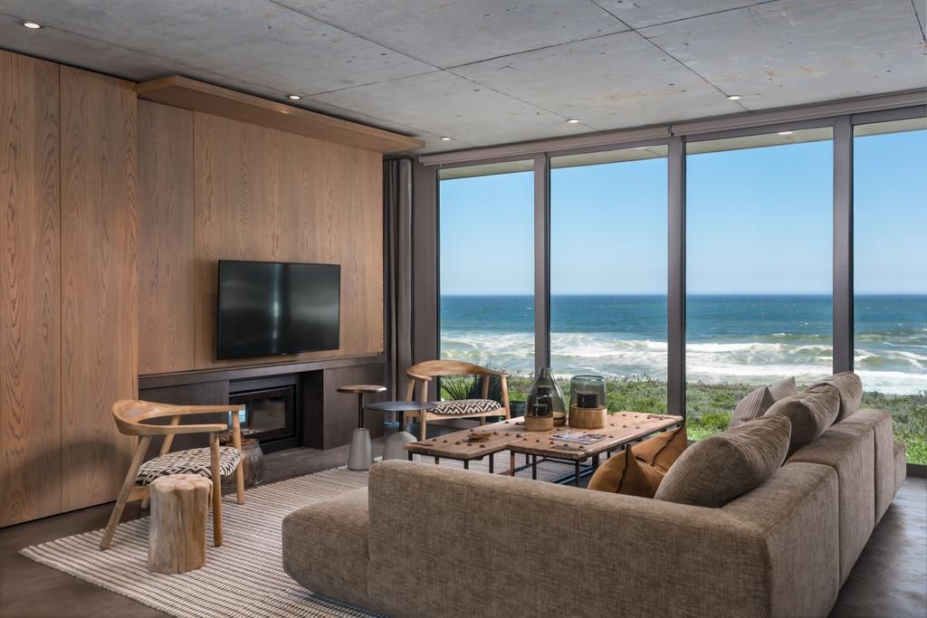 wcoast's tweet photo. RT @savenuescom: This #BathWithAView awaits you in this setting at The Olive Tree Villa, a luxury holiday home in #Yzerfontein, perfect for families or friends looking to holiday or weekend together on the West Coast. Stunning views can be enjoyed from e… https://t.co/LG8lgpekhg