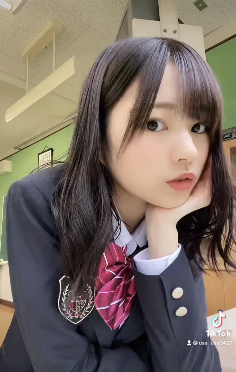 #ババババンビ 宇咲 直筆サイン入りセーラー服写真 宇咲（＃ババババンビ） サイン入り写真パネル | TOKYO NEWS