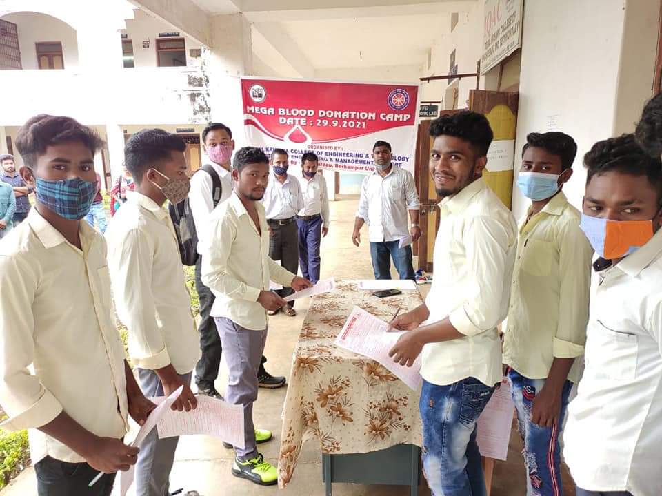 GkcetNss's tweet photo. Mega Blood Donation Camp at IEM GKCET campus by NSS GKCET
#blooddonation #nss 
@_NSSIndia @nssbbsr @MoHFW_INDIA @IEMGKCET https://t.co/DaHKP5gD0N