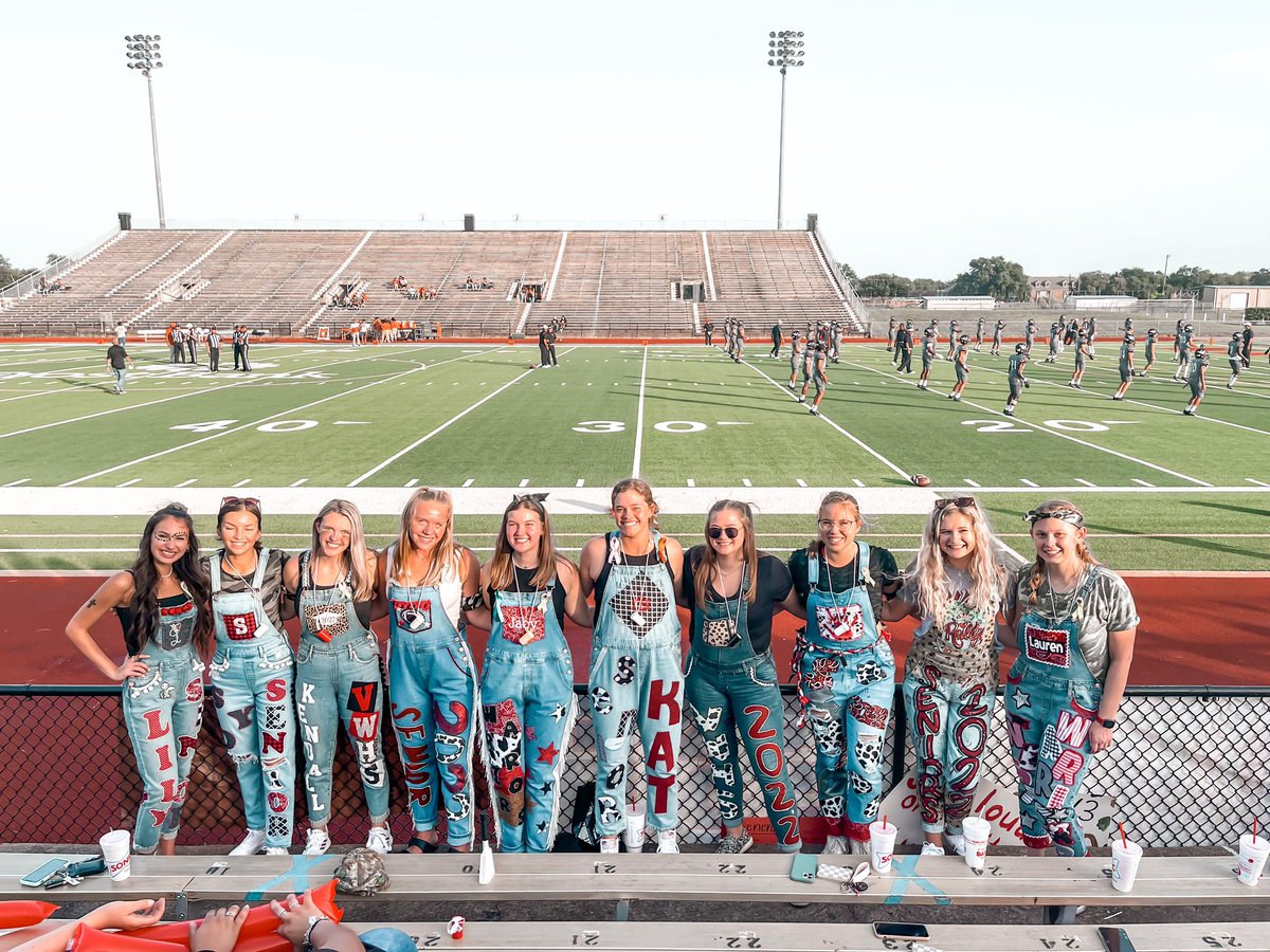 reillyamsler1's tweet photo. Seniors 🥺 #BOB21 #VWHS @VictoriaISD https://t.co/RrSEOGEZln