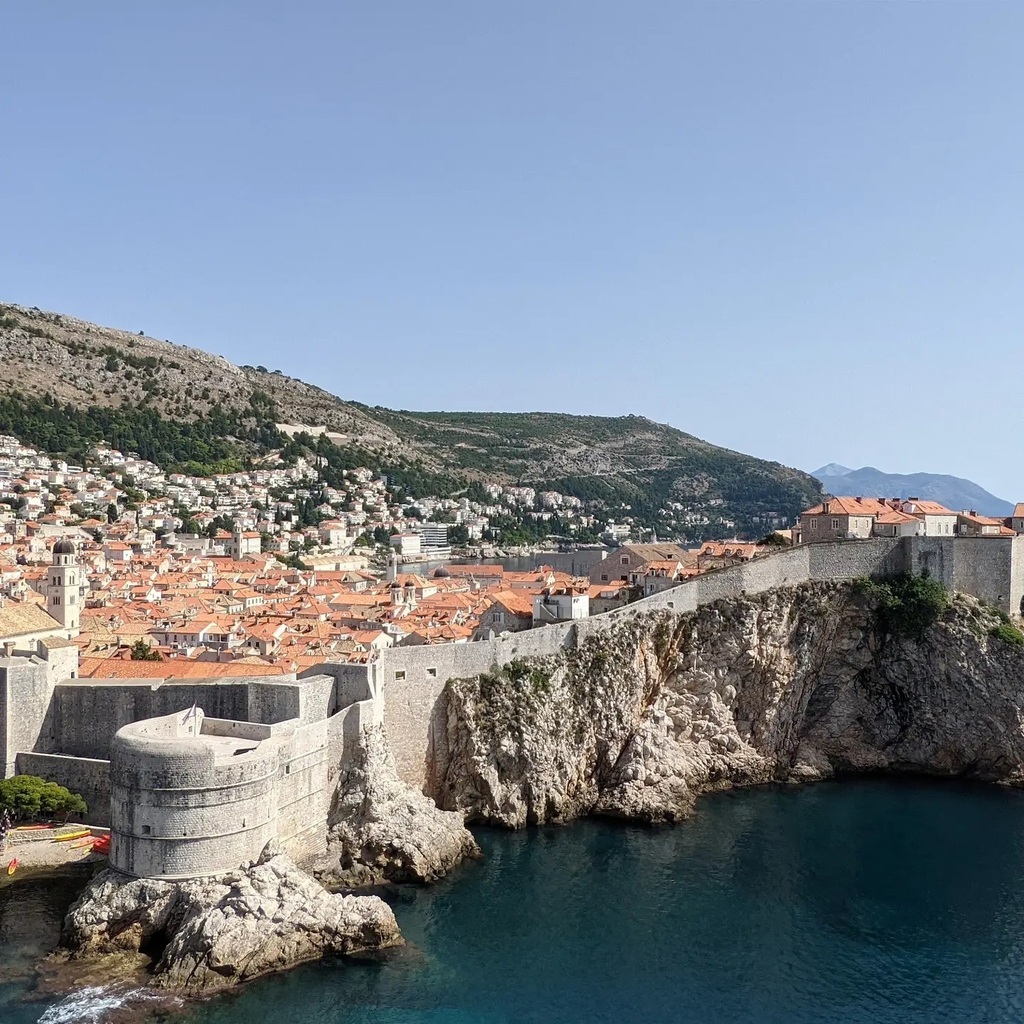 JonathanSzoke's tweet photo. The beautiful walled city of Dubrovnik. The location of Kings Landing and the Red Keep from Game of Thrones. https://t.co/LGFq1ALnTb https://t.co/VrWz4LRAYB