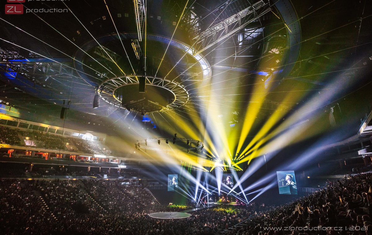 Robelighting's tweet photo. At the O2 Arena in Prague, Czech Republic, for the Marek Ztracený tour with the team at ZL Production supplying a #lightingdesign using @Robelighting #BMFL, #Spiider, #Pointe and #Cycbar luminaires, along with #RoboSpot followspot systems. (📸 Petr Klapper) https://t.co/avF0wQFiy5