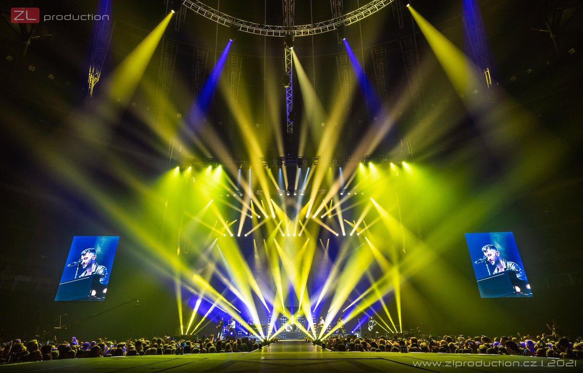 Robelighting's tweet photo. At the O2 Arena in Prague, Czech Republic, for the Marek Ztracený tour with the team at ZL Production supplying a #lightingdesign using @Robelighting #BMFL, #Spiider, #Pointe and #Cycbar luminaires, along with #RoboSpot followspot systems. (📸 Petr Klapper) https://t.co/avF0wQFiy5