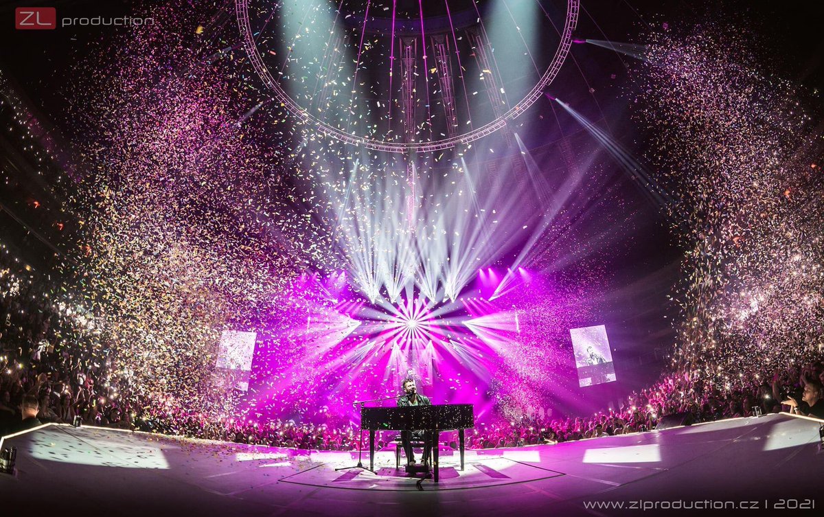 Robelighting's tweet photo. At the O2 Arena in Prague, Czech Republic, for the Marek Ztracený tour with the team at ZL Production supplying a #lightingdesign using @Robelighting #BMFL, #Spiider, #Pointe and #Cycbar luminaires, along with #RoboSpot followspot systems. (📸 Petr Klapper) https://t.co/avF0wQFiy5