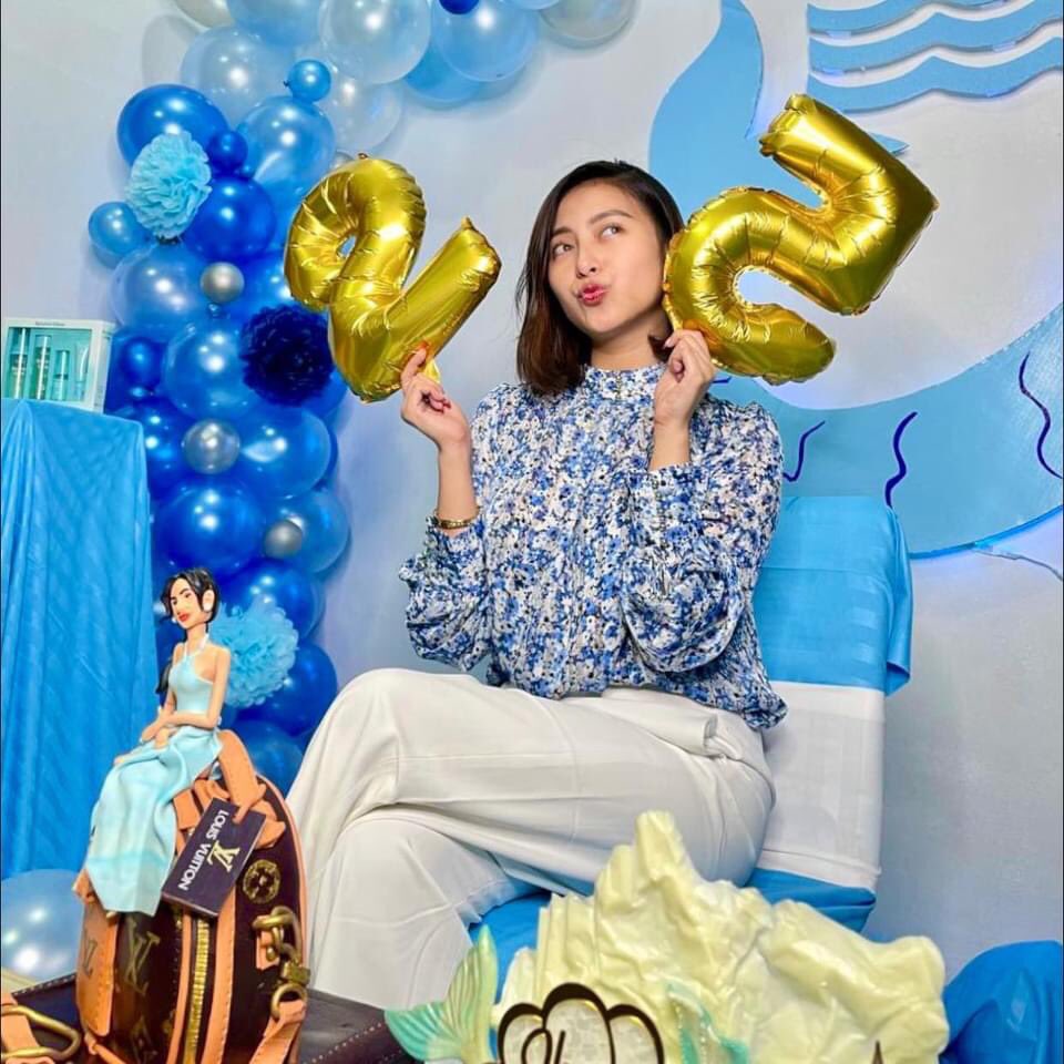 rye_kath's tweet photo. Happy 25th birthday my queen! 👑

Kath Melendez https://t.co/PTFJA09Qyu