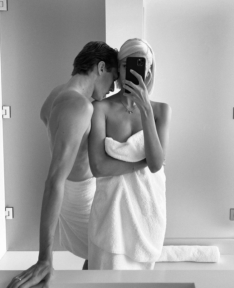 scorpiovaquez's tweet photo. ⠀
⠀ ⠀⠀  loving you was loving war. when the bloodshed ended, we couldn't even recognise each other, our bodies were maps of destruction and pain, our faces the aftermath of an entire world in ashes. https://t.co/dGvlf6rlKN