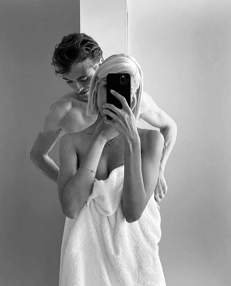 scorpiovaquez's tweet photo. ⠀
⠀ ⠀⠀  we were 𝒑𝒂𝒏𝒅𝒐𝒓𝒂'𝒔 𝒃𝒐𝒙 personified, it just took opening it up to realise how deeply poisonous we truly were together. https://t.co/R6VFizTEuh