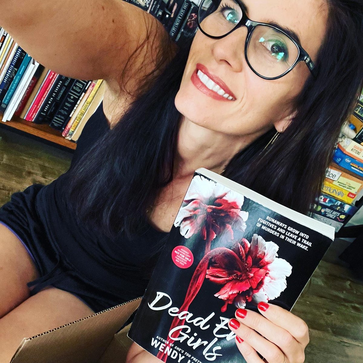 wendydheard's tweet photo. DEAD END GIRLS out 5/10/22! 🥀🖤🩸
"Runaways grow into fugitives and leave a trail of murders in their wake." 
🥀🖤🩸
Preorder: 
https://t.co/SQRnBAN0R3
Goodreads: 
https://t.co/e6wxcIcJWQ
🌹In one week, Maude will be dead. At least, that’s what she wants everyone to think. https://t.co/8zAVZacT0s