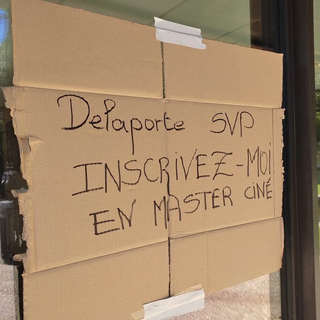 scum34's tweet photo. Aujourd'hui, les étudiantes et étudiants sans Master se sont rassemblés devant la présidence de l'université Paul Valéry et ont obtenu un rendez-vous.

Il est temps que chacun soit enfin inscrit dans la formation de son choix. Il y a urgence !
#etudiantssansmaster https://t.co/qCpQ7qWwMa