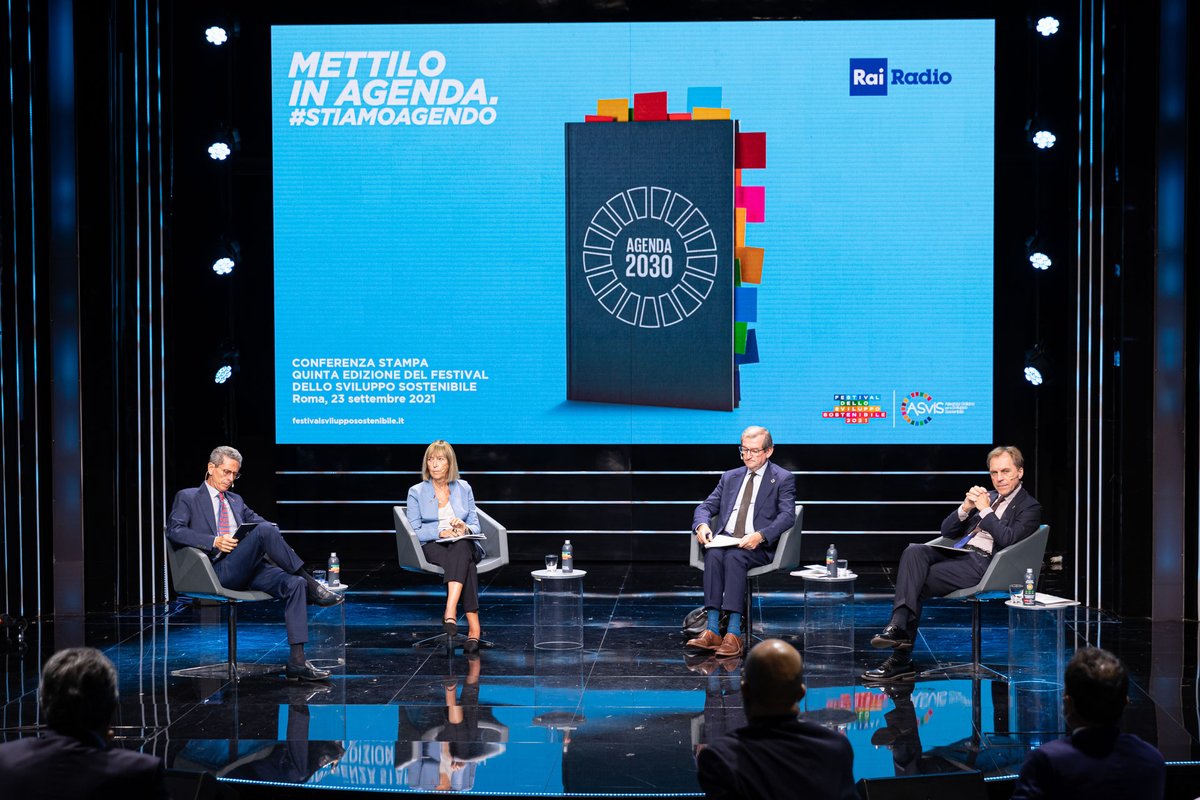 tecnocapgroup's tweet photo. L'edizione limitata della #bottiglia 100% #alluminio riciclato realizzata per l'@ASviSItalia in occasione del  #FestivalSviluppoSostenibile  
#sostenibilità #economiacircolare #mettiloinagenda #stiamoagendo #packagingdesign #agenda2030  #riduci #ricicla #riusa https://t.co/V0Jwat7FFM