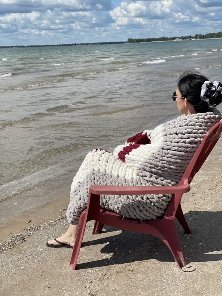 offbyheart43's tweet photo. Cooler beach days? No problem! Bring your blanket to the beach and then throw it in the washing machine! #chunkyblanket #beachdays #offbyheartdesign #handmadeblankets https://t.co/MpukxAAIel