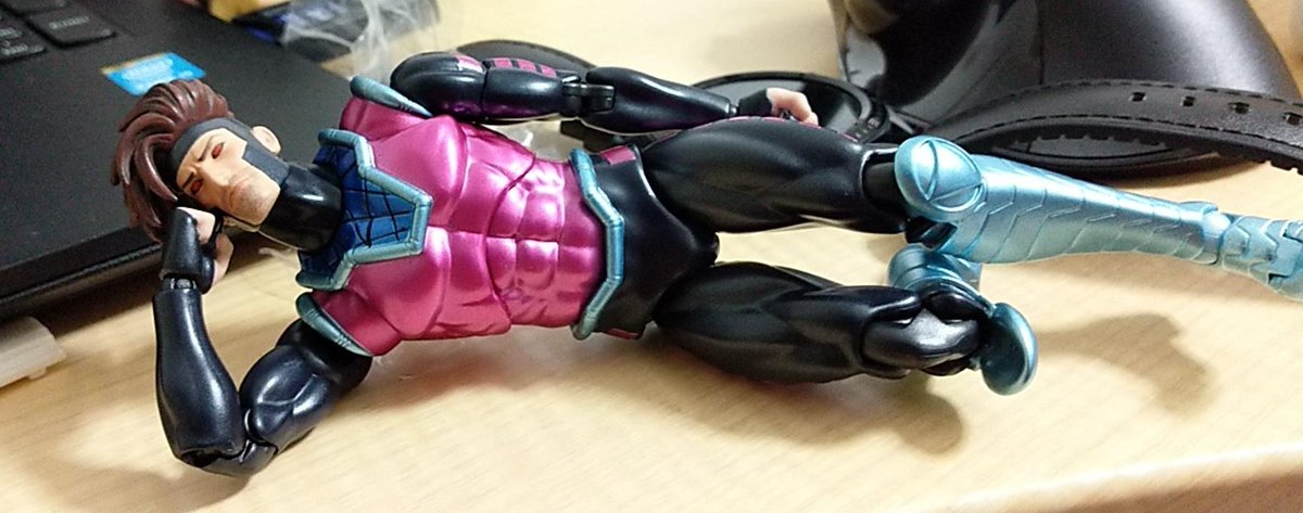 TetsToys's tweet image. Paint me like one for your french girls. Staff and flamey cards look nice. Wire in bottom of coat is handy. Swooshy effects✅ even has wire in collar for attitude up or normal dude down. Coat feels decent quality too. #mafex #マフェックス